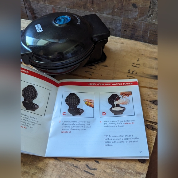 New in Box Dash Mini Skull Electric Waffle Maker - Picture 15 of 16